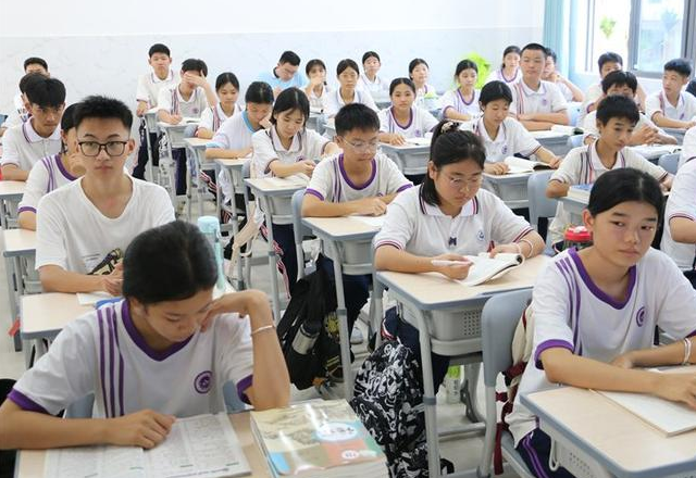 学生们则需求自主判断其是否契合自己的