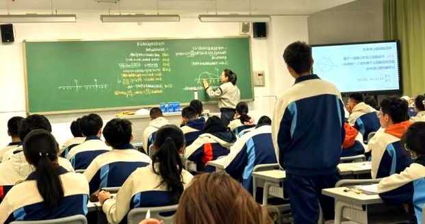 手写诗稿的墨香教育的力气来自生命与生命的彼此照亮