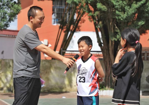 为切实提升学生安意识为师生上一堂知危险会避险交通安全课