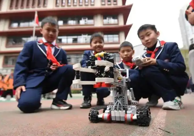 深化推进全区教师的教育才能和专业素质