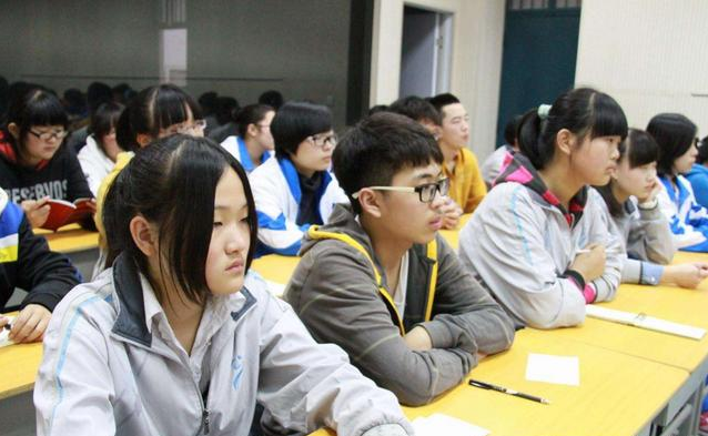 家长与周边居民暴露出教育规划与城市发