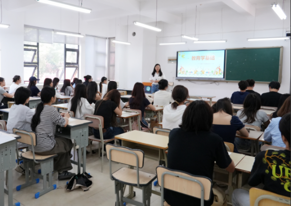 而教育服务形状正在发生深入革新呈现教