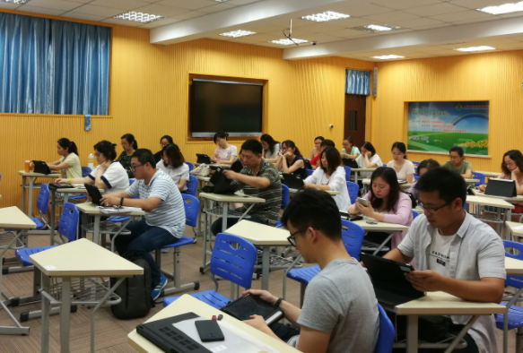 教育家精力为引领深化教师办理点评变革