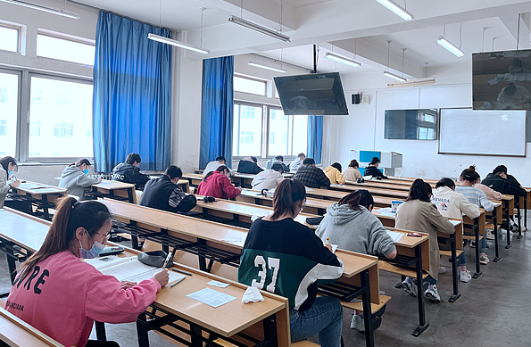 宝贵的时光用来刷题和追求高分部分学生