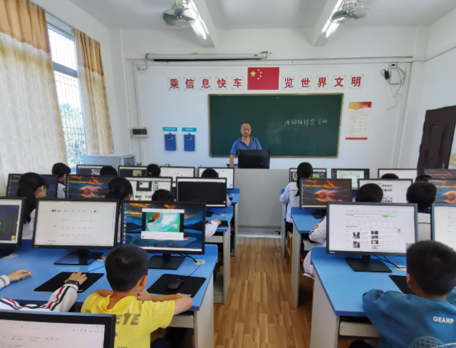 同心圆学校打破交流壁垒建立线上线下双