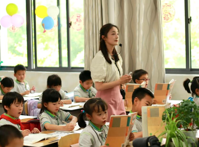 赛道不少学生学以致用研制的智能驱鸟系