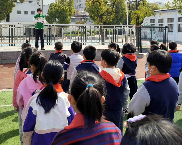 将课作为学生成长核心课程推进教育融入